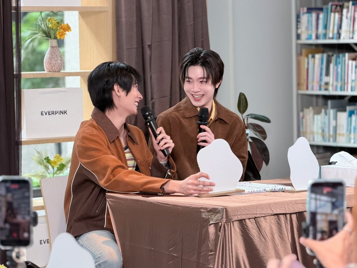 tutoryimbr's tweet photo. TutorYim no everpink love at the first blush dia 30/07/26.

A atmosfera romântica eu amooo 🥰 

Cr na imagem 
TTY LOVE AT THE FIRST BLUSH 
#EVERPINKxTutorYim
#TutorYim https://t.co/GtyvhtmF2N