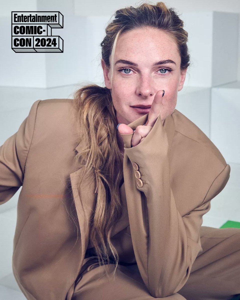 fergsbeinder's tweet photo. and when Rebecca Ferguson https://t.co/EclHV1TsWr
