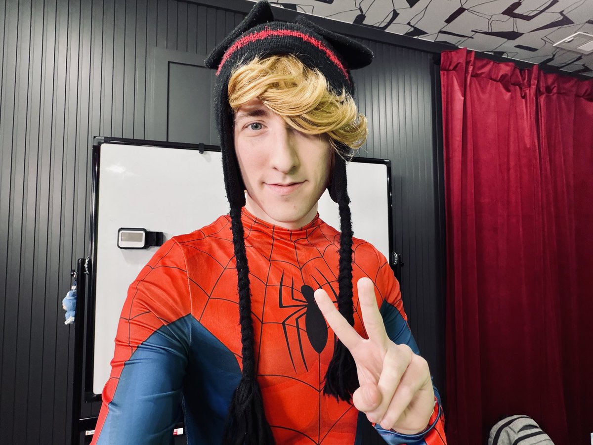 KreekCraft's tweet photo. Going to the movies

Guess what I’m watching https://t.co/dOKuwjihSD