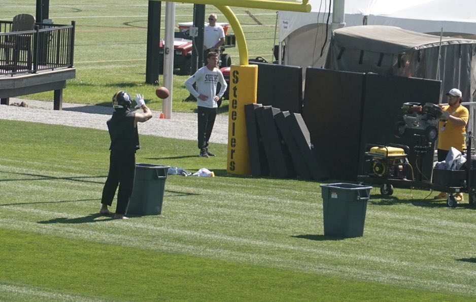 TimotRice's tweet photo. Travis Homer out again first. Str8 to juggs machine. Barefoot and all. #Steelers @steelers #nfl #herewego #steelernation #steelerscamp https://t.co/PtzW4BI4ID