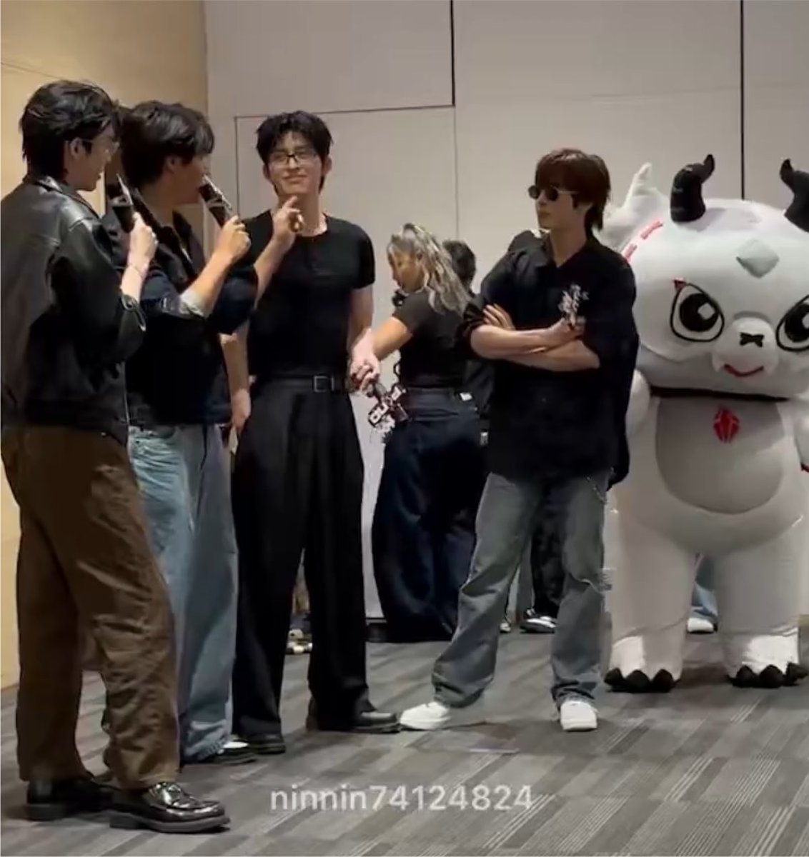 pwithane_'s tweet photo. ละมุมนี้น้องต้าชีตัวเท่ายัยแฟลรี่เลยอะ5555555555555555ส่วนพี่ๆนาง3คนเป้นตุ้เย้นมาก https://t.co/I5amMHbW1i