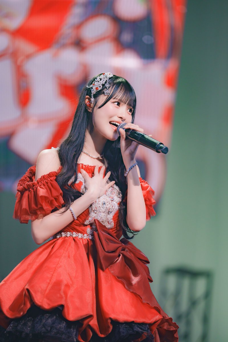 iLiFE_riri's tweet photo. ❤️🎂 #心花りり生誕祭2026 🎂❤️

𓊆 めろめろきゅーとな白米6合-DAY1- 𓊇
改めてありがとうございました🫶🏻

⛓️GILTY×GILTY⛓️
生誕祭2日間の一発目！登場はとっても楽しみと緊張が溢れてたよ(⸝⸝ʚ̴̶̷̆ ̯ʚ̴̶̷̆⸝⸝)振り向いた瞬間の白色の景色が綺麗すぎて、やばい！！始まる！！！って一気に気持ちが高ぶりました、、今年は7曲もできて去年よりも沢山ギルギルの良さを生誕祭でも伝えられた気がします🤝🏻りりはギルギルの存在にいつも救われているの、だいすきなんです＾＾
そして衣装！今年は＂赤＂一色にしたくて、ドレスにもなるしドレスを外したらシンプルだけど華があるような衣装にしてみました⟡.·どうだったかなぁ⸝⸝⸝⸝

🤍ソロ❤️
『ラブレター』という曲を披露させて頂きました。
みんなへの素直な気持ちを綴っていたら1曲にできる気がしてそのまま作詞しました。（めだんしさんにも少しお手伝いしてもらったョ！）思ったよりもみんなに凄く刺さってくれていて本当に嬉しかった（ ᵕ̩̩ ᵕ̩̩ ）サブスク配信の前にYouTubeでライブ動画を出せるかお話しているのでそれも楽しみにしてて下さい⟡.·

🎀iLiFE!🎀
3年半前の旧7人体制、1日復活！どうでしたか！！！
告知をしてから当日までずっとそわそわしてた♩こんな日がくるなんてりりも思ってもいなかったし、願ってみた日からも正直現実にはならないと思っていたから、まさか叶うなんて……❣️本当に6人には感謝でいっぱいです（ᵒ̴̶̷̥́_ᵒ̴̶̷̣̥̀ ）
SEが流れた瞬間からメンバーみんなで叫んだり（笑）ステージに出た瞬間の歓声だったり、始まりから終わりまで全瞬間！噛み締めて噛み締めまくって立ったよ。みんなの表情、そして懐かしいあの空間にりりはやっぱりこのときの自分の努力や、嬉しい気持ち、後悔の気持ち、全部を今でも絶対忘れず大事にして今後も活動しなきゃと強く思いました(  ᴗ  ̫ ᴗ  )
これからも今のiLiFE!のためにあなた達の気持ちもしっかり受け取って、全力を注ぎます💭

本当に幸せな1日でした。忘れない宝物🌷⟡.·
だいすき！ずっとずっと！！！