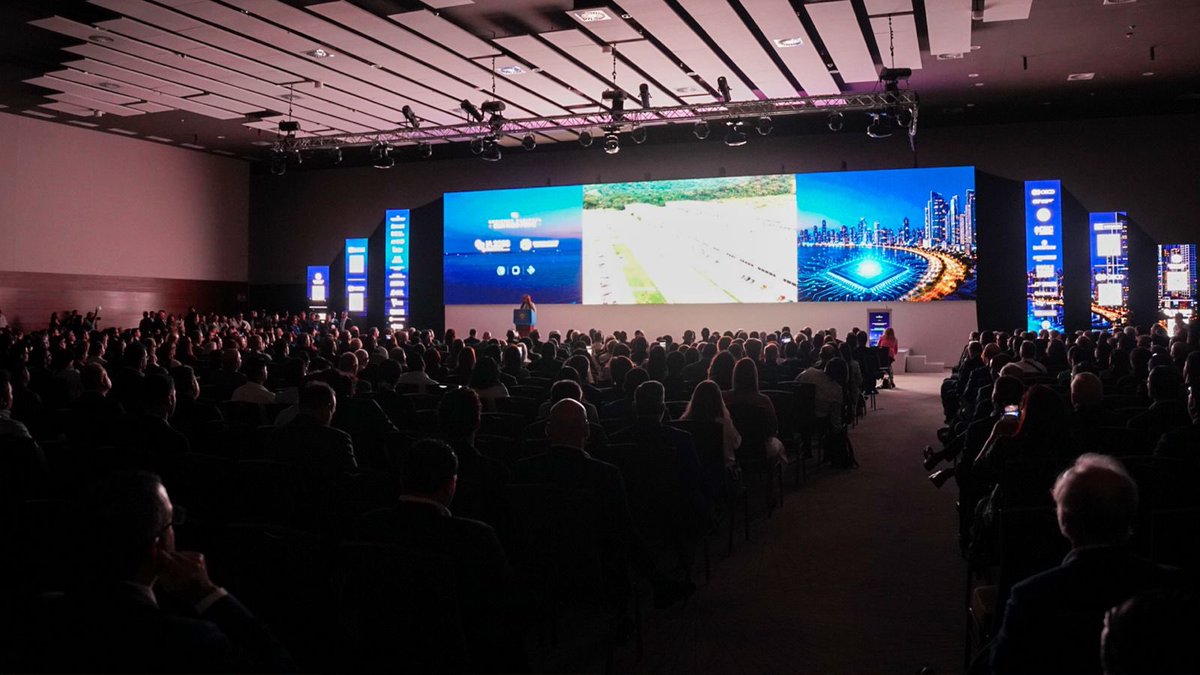 presidenciapma's tweet photo. 🇵🇦  ¡En Panamá hay futuro!

El presidente @JoseRaulMulino encabeza el Lanzamiento Oficial de la Agenda Nacional de Tecnologías Avanzadas: Inteligencia Artificial, Semiconductores y Microelectrónica.

#ConPasoFirme https://t.co/AC66SK4BhR