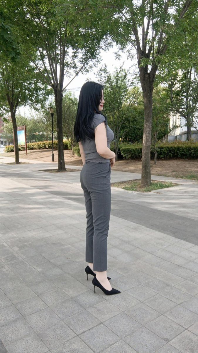 alvocate1's tweet photo. Married, slightly overweight mom, works in the cosmetic surgery industry, financially independent. Life is too monotonous, so I'm using this platform to document a different kind of life. I enjoy connecting with honest and interesting people. I'm not picky about looks,  #Xi'an https://t.co/u5Nk51STri