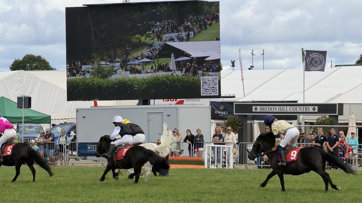 AVMatrix1's tweet photo. 🦌🦆🎣We were at Ragley Hall again last weekend supplying #LEDscreens for #TheGameFair.
Our screens promoted the ever-popular outdoor & indoor programme of countryside events & raised the profile of sponsors & partners to an estimated audience of 130K visitors over 3 days.
1/2 https://t.co/XipfHyrImy