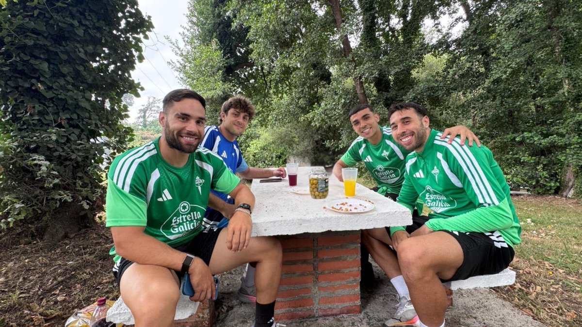 racingferrolsad's tweet photo. Días como o de hoxe tamén gañan partidos. 

✔️Ruta polos montes de Brión
✔️ Visita a Chamorro
✔️ Visita ao Campus do @ClubDeCampo2 
✔️ Un bo churrasco…

💪🏼 Así se fai cidade, se fai clube e, sobre todo, se fai equipo! 

#SoñarEnGrande https://t.co/lllvlGqUg0