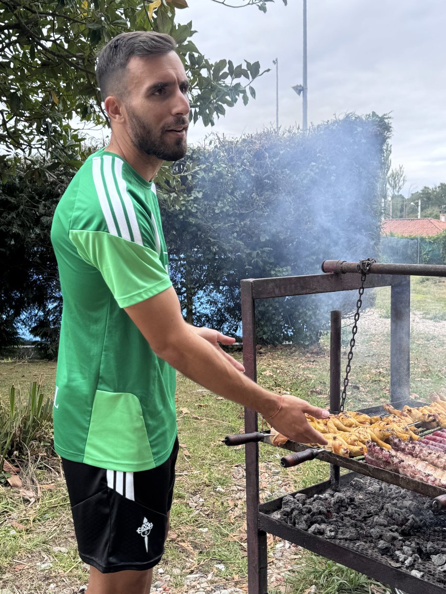 racingferrolsad's tweet photo. Días como o de hoxe tamén gañan partidos. 

✔️Ruta polos montes de Brión
✔️ Visita a Chamorro
✔️ Visita ao Campus do @ClubDeCampo2 
✔️ Un bo churrasco…

💪🏼 Así se fai cidade, se fai clube e, sobre todo, se fai equipo! 

#SoñarEnGrande https://t.co/lllvlGqUg0