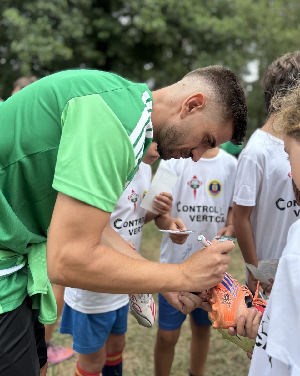 racingferrolsad's tweet photo. Días como o de hoxe tamén gañan partidos. 

✔️Ruta polos montes de Brión
✔️ Visita a Chamorro
✔️ Visita ao Campus do @ClubDeCampo2 
✔️ Un bo churrasco…

💪🏼 Así se fai cidade, se fai clube e, sobre todo, se fai equipo! 

#SoñarEnGrande https://t.co/lllvlGqUg0