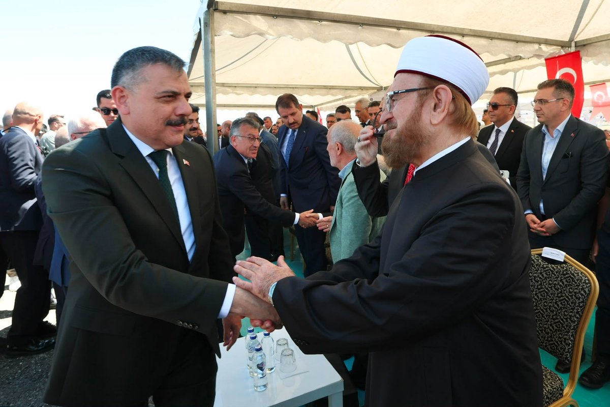 mahfildijital's tweet photo. 🔴 Sivas'ta 30 ayrı yapıdan oluşacak Siyer-i Nebi Külliyesi’nin temeli atıldı.

Temel atma törenine İçişleri Bakanı Çiftçi başta olmak üzere çok sayıda siyasi isim ve ilim adamı katılım sağladı. https://t.co/6L97K5Ybfq