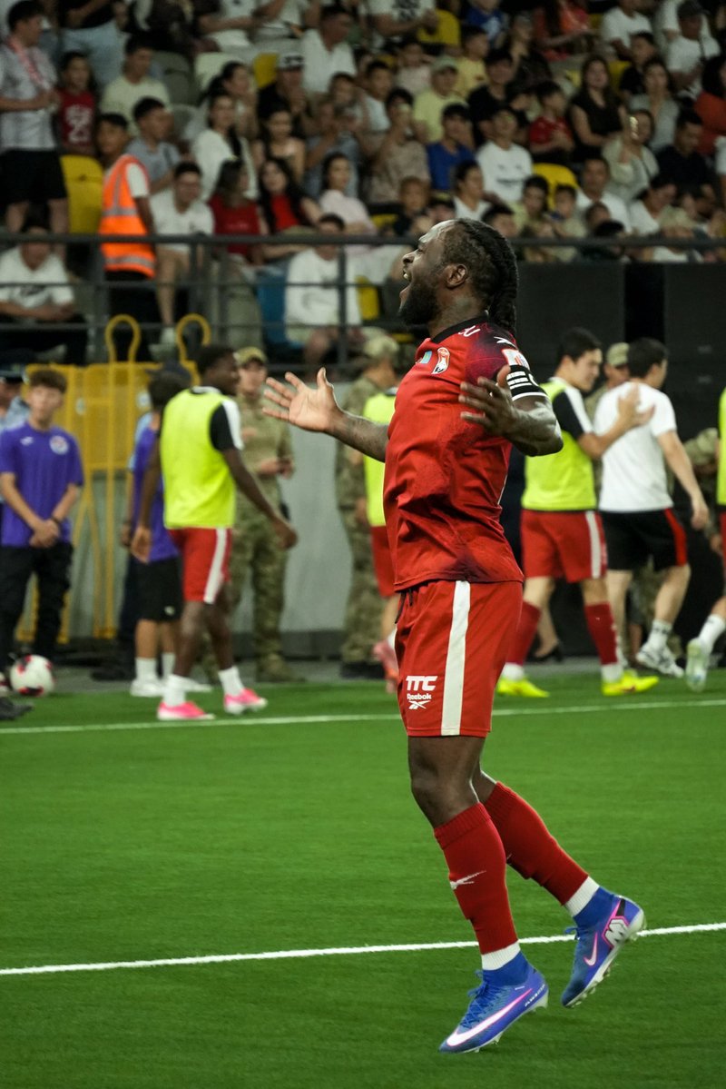VictorMoses's tweet photo. Massive 3-1 win last night! 💪🏾 One goal and one assist to help the team get the job done. #semifinal #🏆 https://t.co/z6i3NAg0Mt