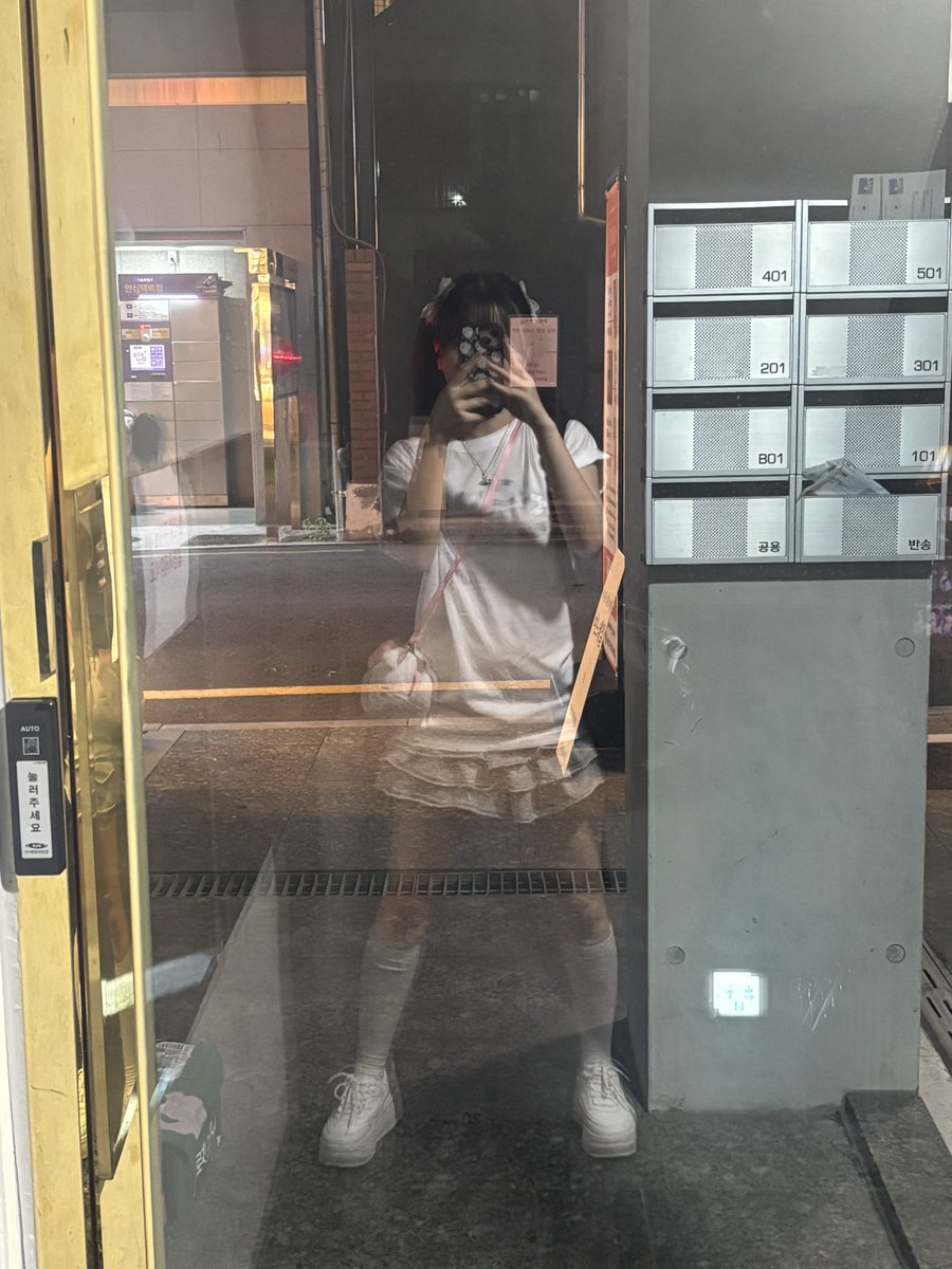 Yyangyeyo's tweet photo. 직장인이반차쓰고하는일 https://t.co/zVWhIbFJyw