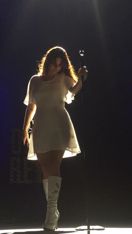 lanastanpic's tweet photo. lana del rey https://t.co/dMJ7M2W1wX