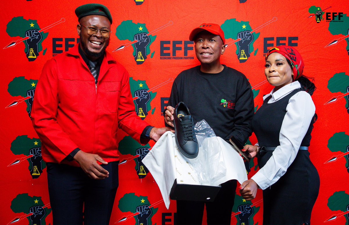 ApostleDeza's tweet photo. ♦️ IN PICTURES ♦️

Fighters are people of their word 👌❤️👏🏾

Fighter @MapulaMokgosang and @ApostleDeza today delivered shoes to the President and Commander-in-Chief Timpakgolo Julius Malema, on behalf of Fighters. The delivery included shoes for the CIC, as well as school shoes for young Fighters.

This is a promise and commitment we made after Grok claimed that the CIC was wearing a pair of shoes worth R800.

Thank you, Fighters! You are a true reflection of what the EFF stands for. We make commitments, and we deliver.

#EFFPresser