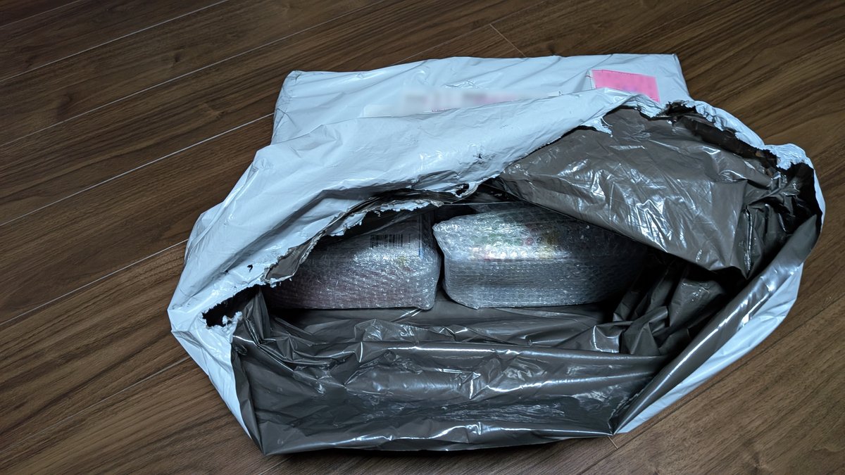 s9732's tweet photo. コンテナDX着荷！
Kickどころか通販含めてボードゲームでこの梱包は初めてだわｗｗｗ
残当 https://t.co/TJKY9KMser