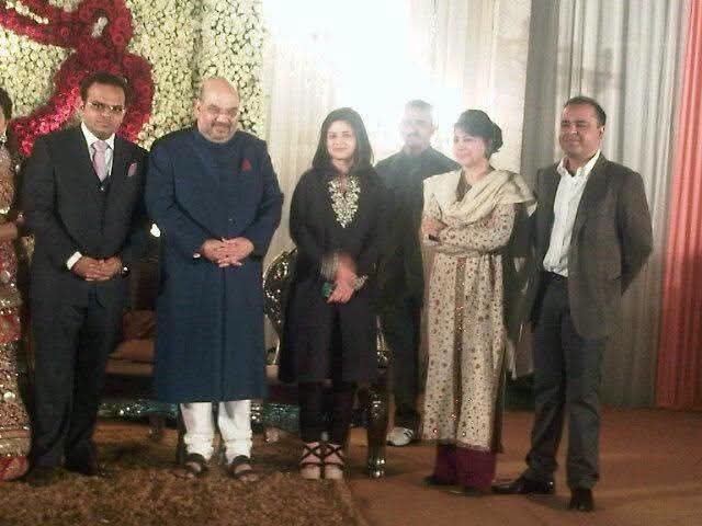Fatima_khan79's tweet photo. Madam @IltijaMufti_ Yeh Bi Shayid AI Hia @parawahid  Ki Tarah Kuch Toh Sharam Karo Madam If U Raise One Finger  TO Another Person Four Fingers To Himself Understand Better To Understand https://t.co/aCSfWFHavr