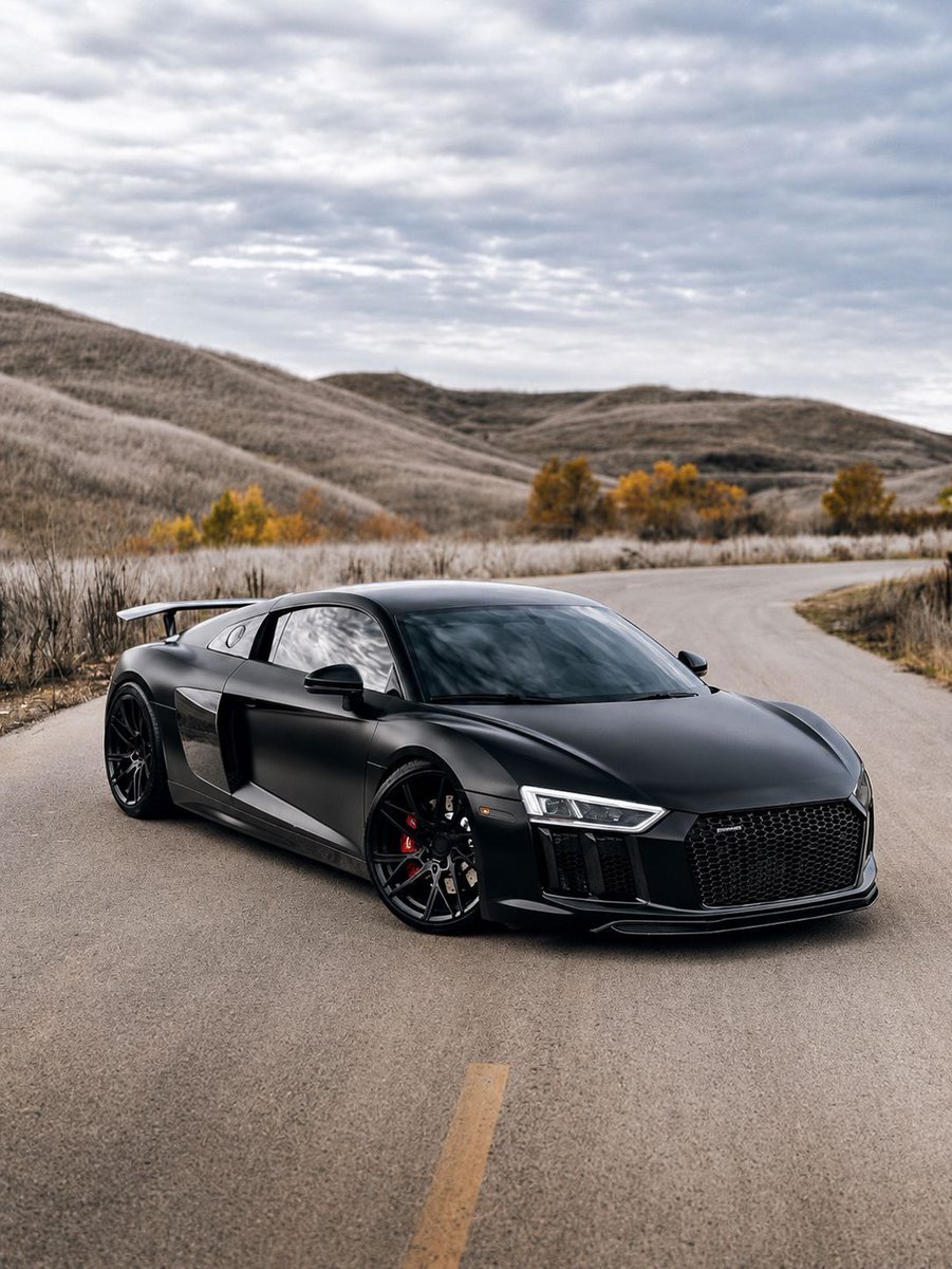 MarvelousRides's tweet photo. Audi R8 ♠️

The first production Audi R8 debuted at the 2006 Paris Motor Show with a 4.2-litre naturally aspirated V8 producing 414 hp. Audi later added a 5.2-litre V10 with outputs reaching 562 hp, turning the R8 from an exotic sports car into a genuine supercar. https://t.co/cib8iIs0a6