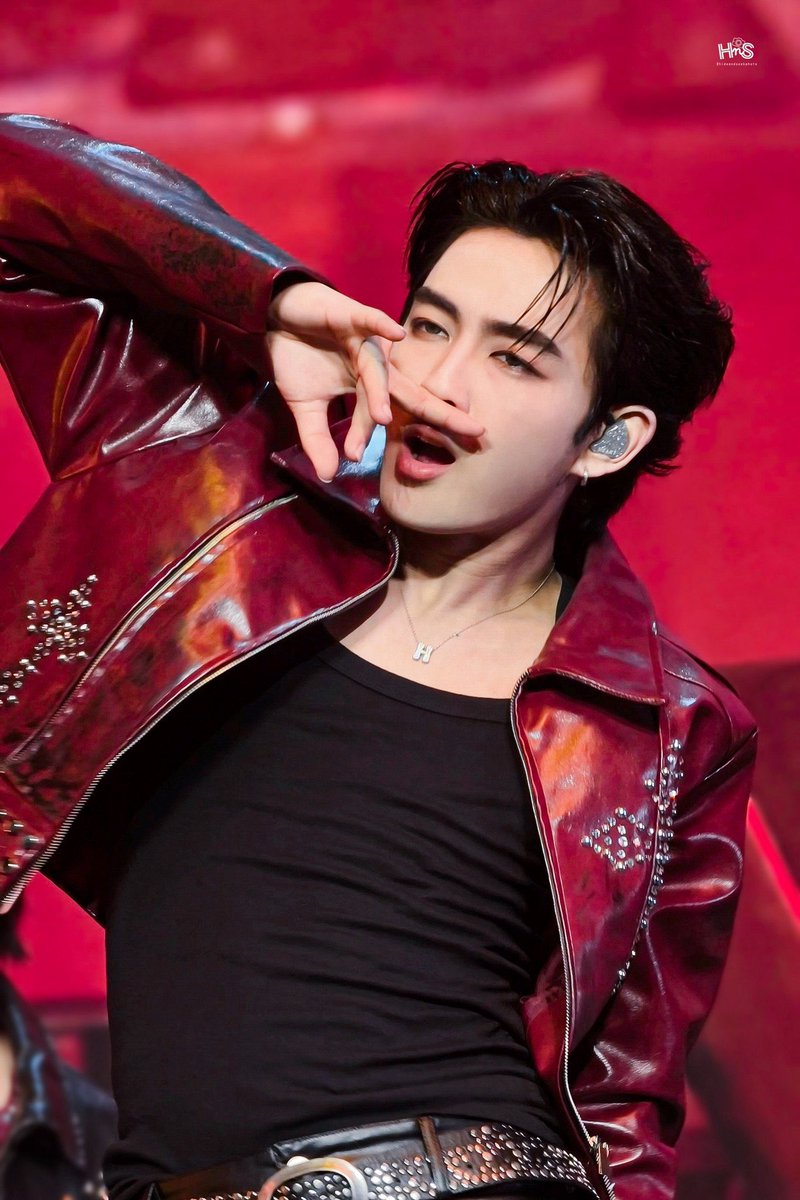 mynongbus's tweet photo. ผลประกอบการน้องฮ้าทวงบัส คือชีเหมือนคนมีแฝดมาก https://t.co/L5WLWbi9tp