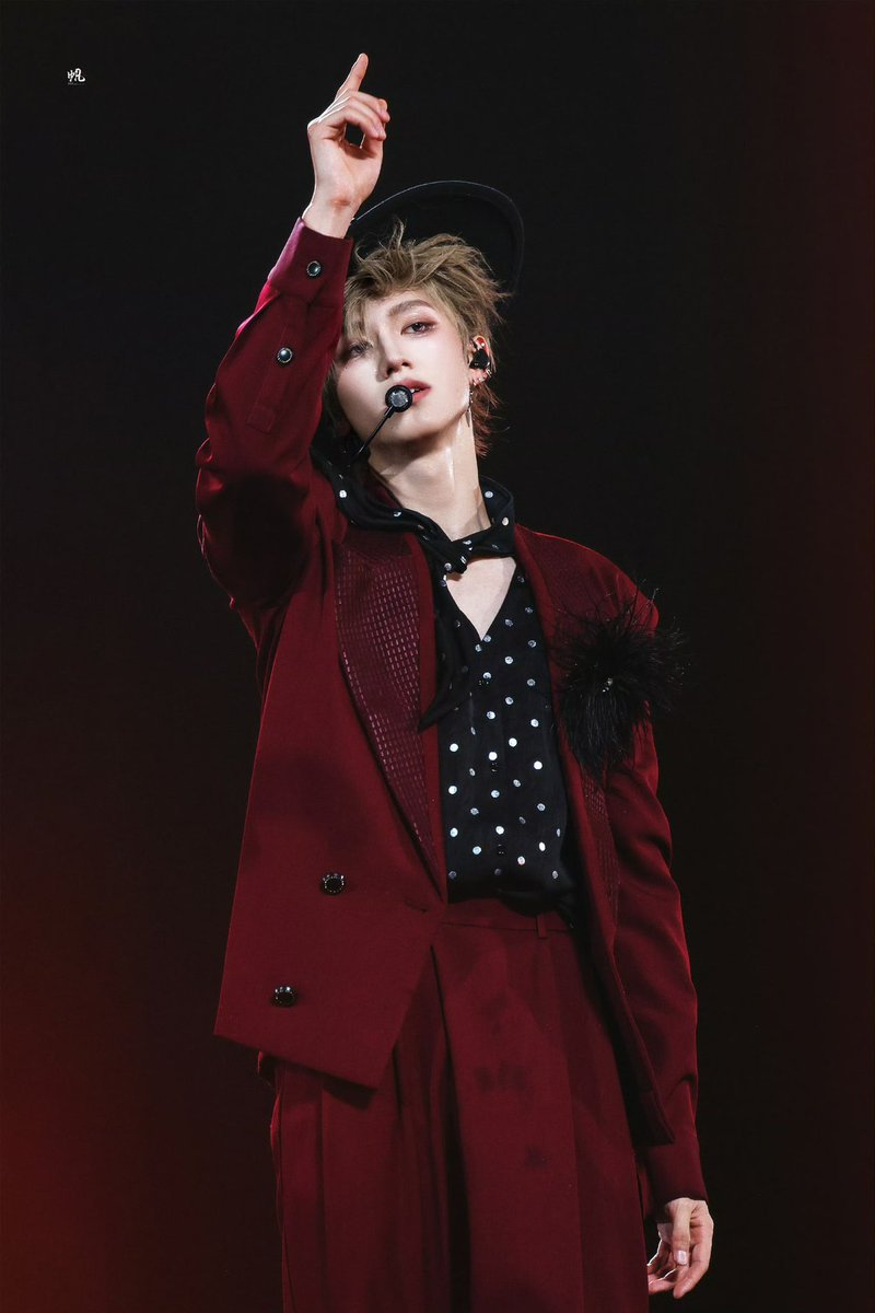 oootnotof3's tweet photo. 演唱会又让我窥见了棍铲床上的瞬间。青岛闷热的晚上即使是开着空调但是大哥哥脸上依旧大汗淋漓，特别是操到苏新皓g点的那一刻，被猛的一夹的那一刻，爽到翻白眼。 https://t.co/V2DmDG2LXa