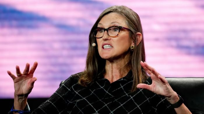 TheSonOfWalkley's tweet photo. CATHIE WOOD BOUGHT $500,000 WORTH OF $TSLA STOCK YESTERDAY 👀

She keeps buying ! https://t.co/QKLBRJ8ddn