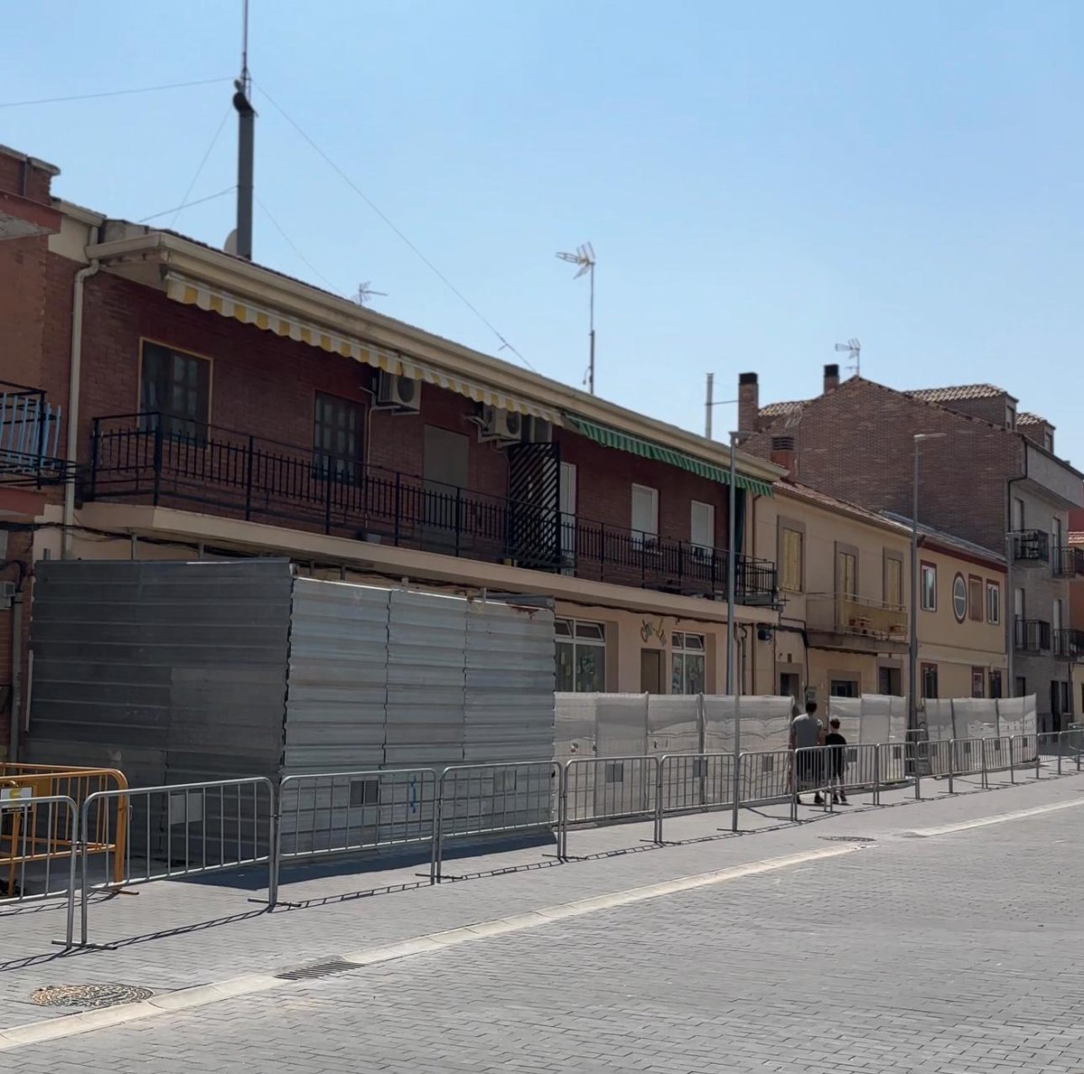 Ayto_SFH's tweet photo. 🔴 El Ayuntamiento de San Fernando de Henares ha instado hoy a la Comunidad de Madrid a asumir su responsabilidad con los/as vecinos/as afectados/as por las patologías estructurales de “extrema gravedad” en las viviendas 12, 14, 16 y 18 de la calle Nazario Calonge de la localidad https://t.co/lBxTJhCoev