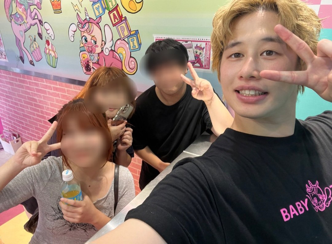 luvl997_'s tweet photo. アメ村初の甥っ子を連れて食事たり
買い物したりで、個性的な店員さんにも出会い、楽しい夏休みアメ村時間やったね。また行こね°・*:.。.☆ https://t.co/tmJzD3TPaA