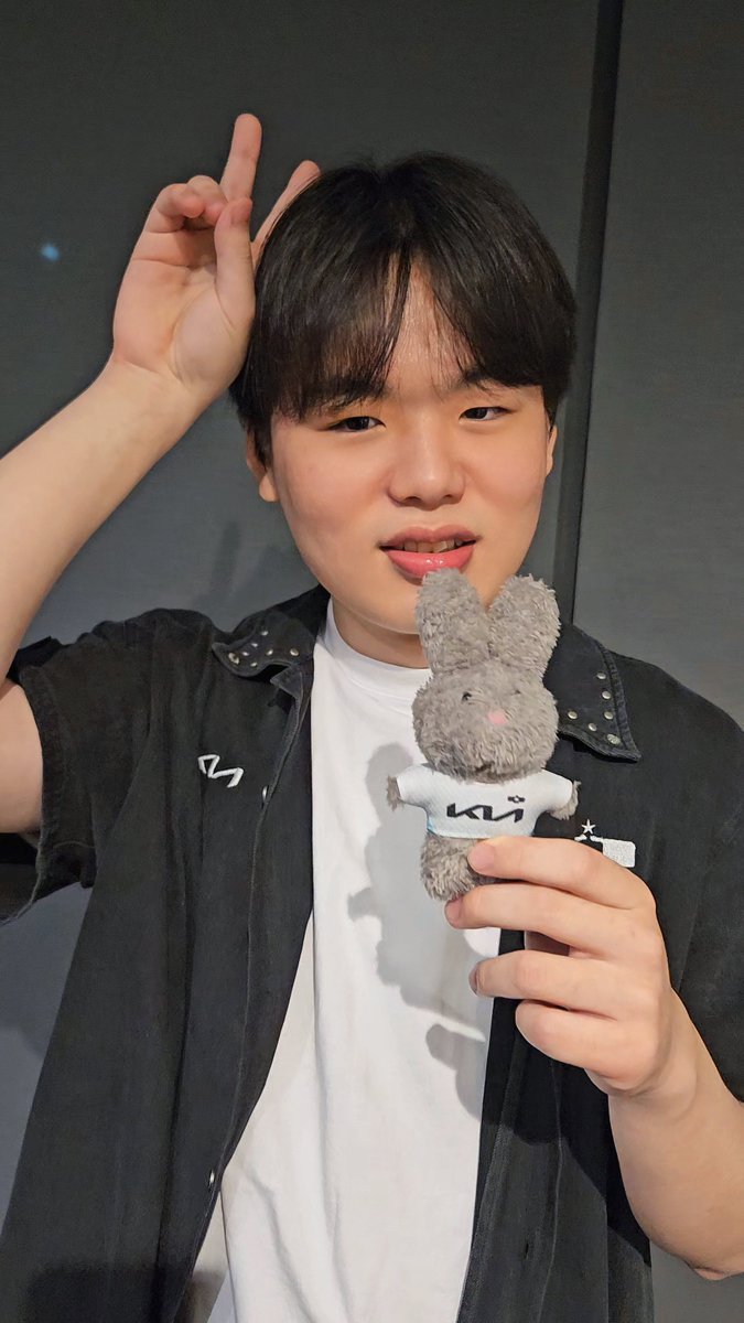 dkmandoo's tweet photo. 딮끼𑣲₍ ᐢ. .ᐢ₎ #시우 #루시드 #스매쉬 #커리어 https://t.co/Kv9xHwhBQf
