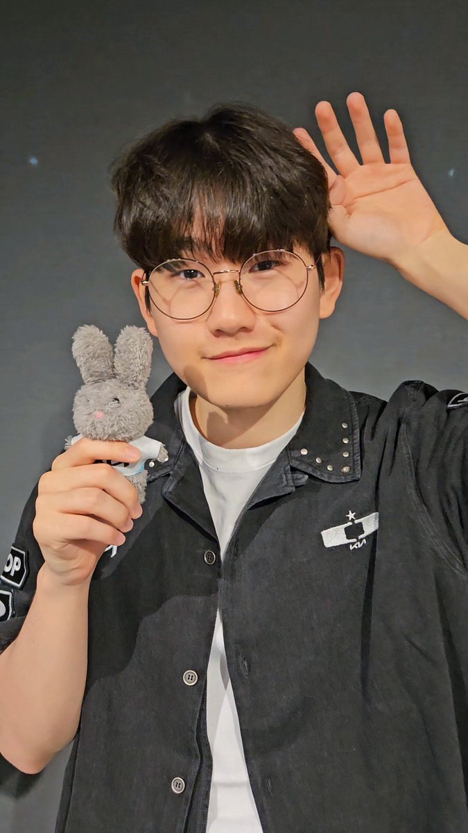 dkmandoo's tweet photo. 딮끼𑣲₍ ᐢ. .ᐢ₎ #시우 #루시드 #스매쉬 #커리어 https://t.co/Kv9xHwhBQf