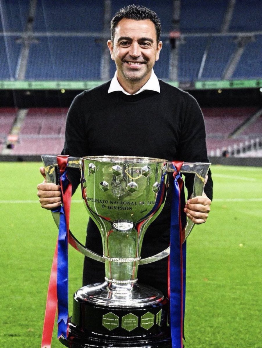 Rabanalsafena's tweet photo. 🚨 تشافي هيرنانديز مدرب برشلونة السابق، أحد أبرز الخيارات المطروحة على طاولة الأهلي لخلافة المدرب ماتياس ⚪️🟢 https://t.co/1dJfieDm1V