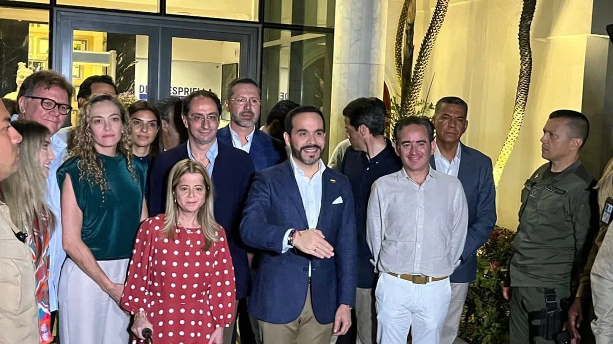 Jorgomezpinilla's tweet photo. Chisme, chisme: al final del último consejo de ministros -aún no posesionados- del gobierno del presidente (norteamericano) de Colombia en ciernes, se acordó cuál será su principal lema de acción gubernamental: IN GUNS WE TRUST. https://t.co/1dsVqOIseo