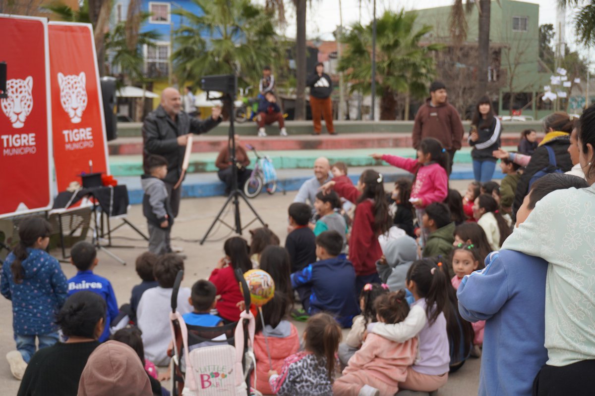 SecMujeresTigre's tweet photo. ❄️🎨Educación en las Plazas en la Plaza 20 de Junio de Bancalari

Junto a niñas, niños, adolescentes y sus familias disfrutamos del show del Mago Galo, juegos, talleres, ajedrez y distintas propuestas del Municipio de Tigre. 💜
@ZamoraJulio @GiselaLZamora  @NaOlivieri https://t.co/5JNqF62Zmd