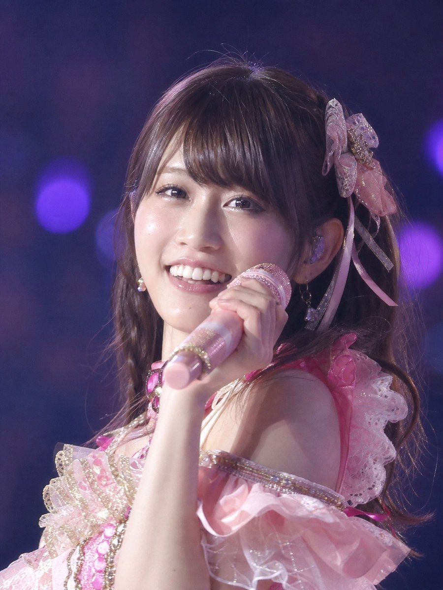 lucia120379's tweet photo. ドラマの1シーン切り抜きのアイドル化あっちゃん
左端20代前半、真ん中の20代半ばは現役にしか見えないし、右端ファーフトクライの1シーンも20周年同様、35歳に見えない美しさ✨
 #前田敦子 https://t.co/oyqOMuILYB