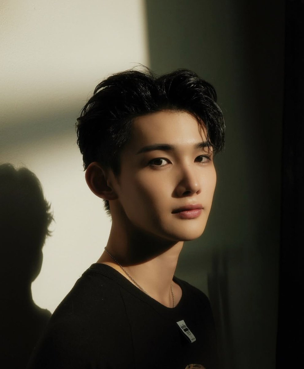 _aesxh's tweet photo. dang it he's so pretty... https://t.co/73o2NG1wlv