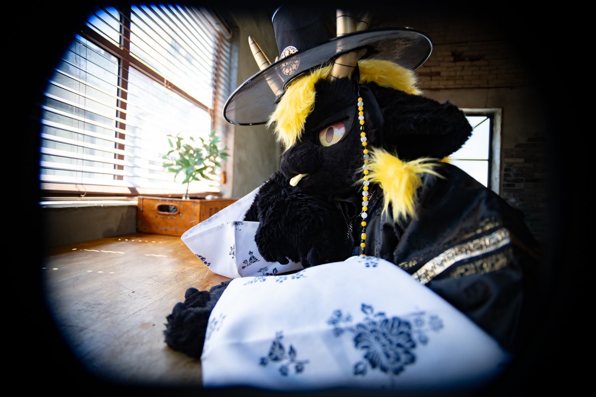 GeomPoong's tweet photo. #FursuitFriday

...섭씨 40도...
털에서 그을린 냄새가 나요...

덥다 .. .. ... .. .. ..

📸 @KRCkun https://t.co/7dmebYng1B