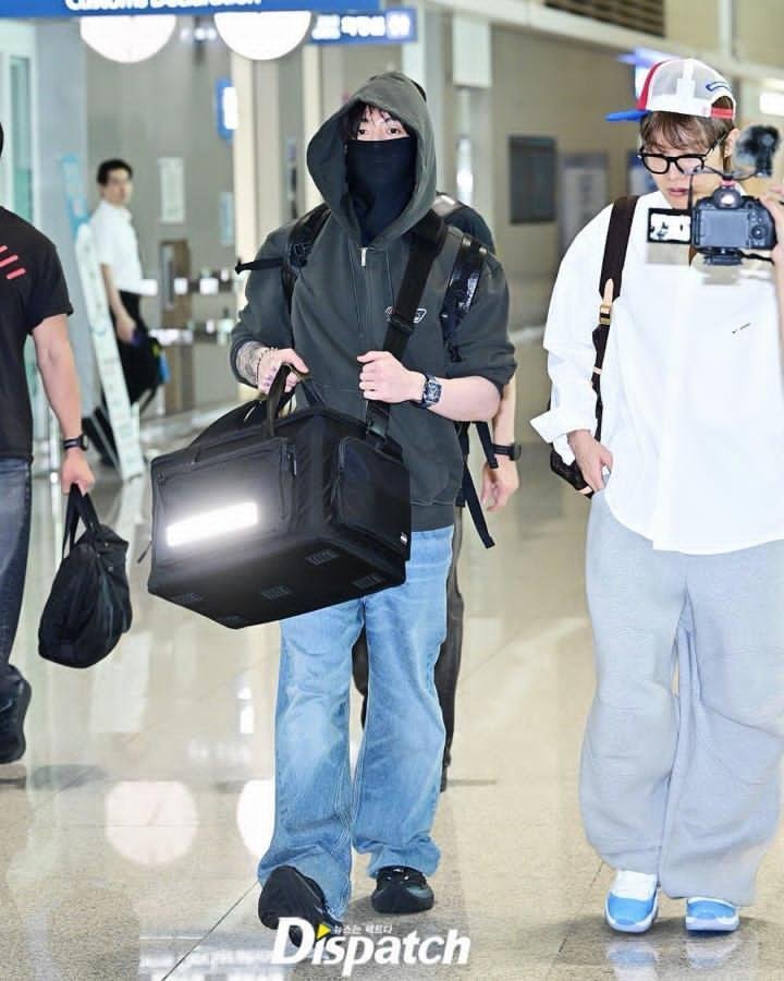 jehiyn's tweet photo. Have a safe flight oppa. Love 😘 you so much #bts #jungkook #jk #jhope https://t.co/utwWBpAmhp