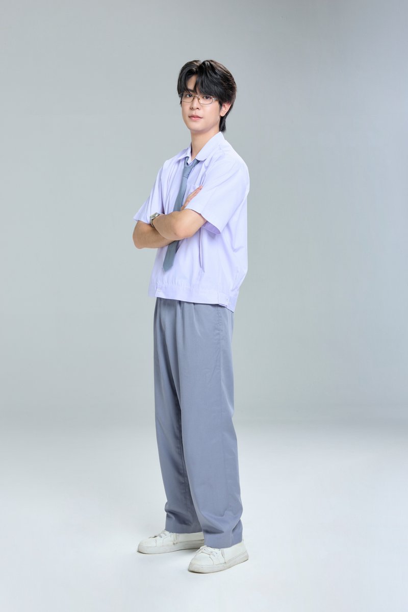 _24News_'s tweet photo. เรื่องย่อ  WEIRDO-101 แรงโน้มถ่วงระหว่างเรา
กำกับโดย  วีรชิต ทองจิลา
ผลิตโดย  จีเอ็มเอ็มทีวี
ออกอากาศ  ทุกวันศุกร์ เวลา 20:30 น. ทางช่อง one31
และทางแอปพลิเคชั่น TrueVisions NOW เท่านั้น เริ่มตอนแรก 14 สิงหาคมนี้

#WEIRDO101Series #GMMTV 
#seakeen #sea_ta_lay #keenkeno

“นิรันดร์” (คีน สุวิจักขณ์) นักกีฬายูโดของโรงเรียนที่ใช้ชีวิตเรื่อยเปื่อยไปวันๆ ได้พบกับ “ชีวา” (ซี เดชชาติ) เด็กเนิร์ดอัจฉริยะจากชมรมดาราศาสตร์ ที่มีความคิดและวิธีสื่อสารไม่เหมือนใคร จากความสัมพันธ์ที่เริ่มต้นด้วยความงงๆ อย่างการที่ “นิรันดร์” ช่วย “ชีวา” จากรุ่นพี่เกเร หลังจากนั้น “ชีวา” ก็เดินหน้าจีบ “นิรันดร์” อย่างตรงไปตรงมาในแบบของตัวเอง จนทำให้ “นิรันดร์” เริ่มสับสนกับความรู้สึกที่เกิดขึ้น เรื่องราวสุดวุ่นที่ดึงดูดให้คนสองคนมาใกล้กันจะเป็นอย่างไร? มาร่วมลุ้นและติดตามไปพร้อมกัน

รายชื่อนักแสดง :
ซี เดชชาติ ทาศิลป์    รับบท  ชีวา
คีน สุวิจักขณ์ ปิยะนพโรจน์   รับบท  นิรันดร์
แอสตัน รติภัทร เหลืองวรพันธ์  รับบท  ธารา
อังเปา โอชิริส สุวรรณชีพ   รับบท  เหมราช
อชิ พีระกานต์ เตียวสุวรรณ  รับบท  ธิปก
มาร์ค ณฐริศร์ วรกรเลิศสิทธิ์  รับบท  ออย
พร้อม ทีปกร ขวัญบุญ   รับบท  นาว
ป๋อมแป๋ม นิติ ชัยชิตาทร   รับบท  ครูบริบูรณ์
โต๋ ทินพันธ์ ตันตุ้ย    รับบท  โค้ชอ๋อง
ไททัน ชยุต กอสุราษฎร์   รับบท  นิวตั้น
ต้อ ภควัต ตั้งฉัตรแก้ว    รับบท  จอมยุทธ์
ดอม เหตระกูล    รับบท  พ่อนิรันดร์
น้ำผึ้ง ณัฐริกา ธรรมปรีดานันท์  รับบท  แม่นิรันดร์