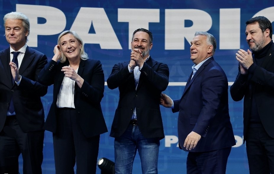 Godosoc1's tweet photo. @Anonymous_TA Santi Abascal “Los moros MATAN”

Santi y su chupipandi en la MEJOR reunion de Fachas de Europa https://t.co/ln9BMDgPHN