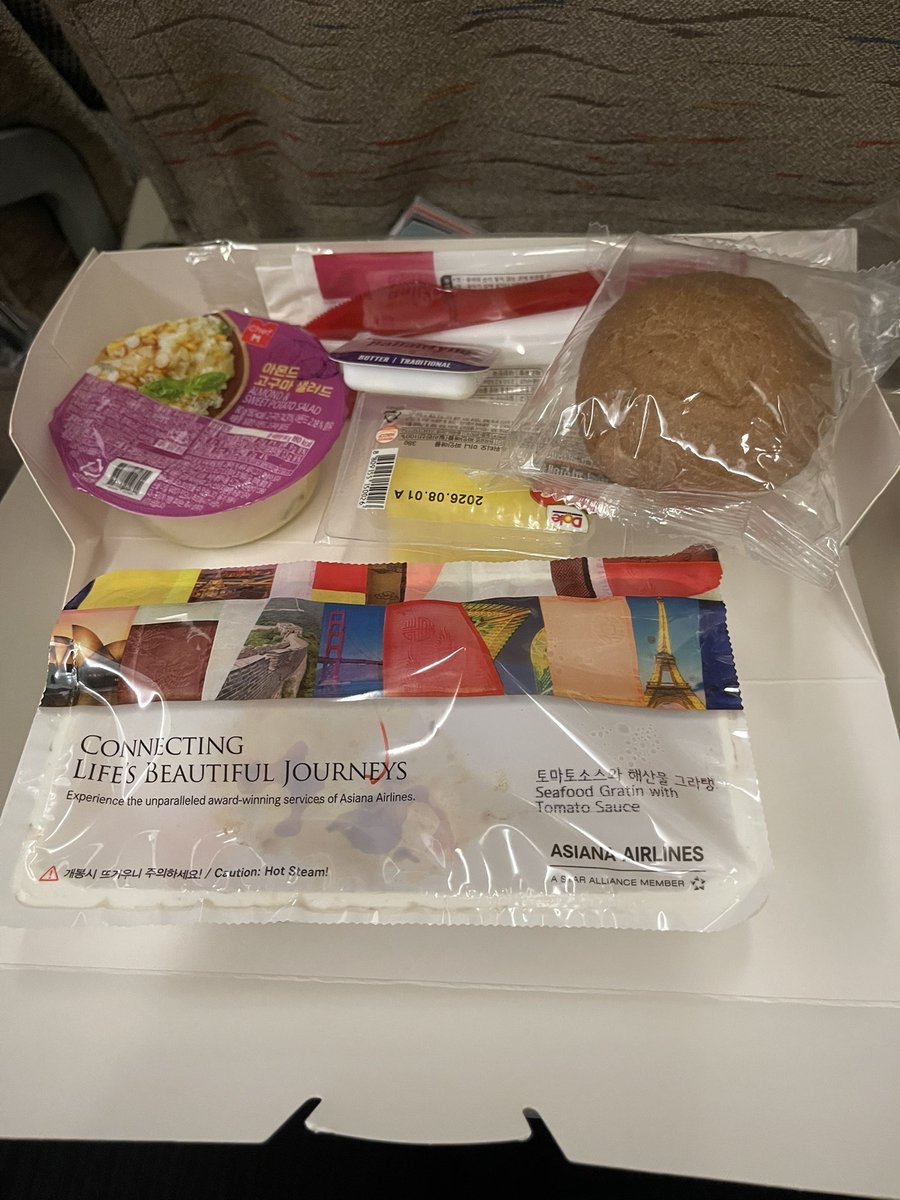 mino_2888's tweet photo. 最終日、チュクミ、クランチチーズケーキ、機内食！ただいま日本 https://t.co/vcaLwNWWJ1