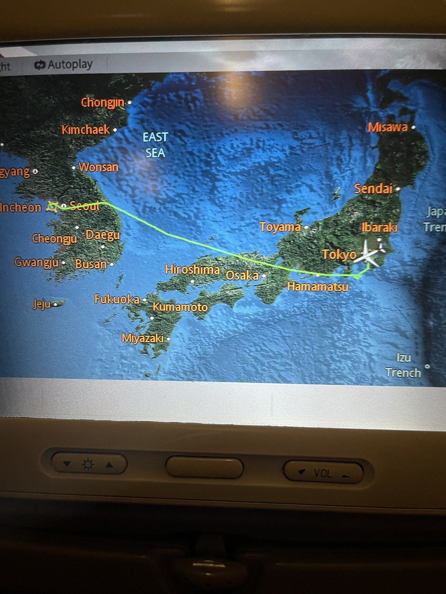 mino_2888's tweet photo. 最終日、チュクミ、クランチチーズケーキ、機内食！ただいま日本 https://t.co/vcaLwNWWJ1