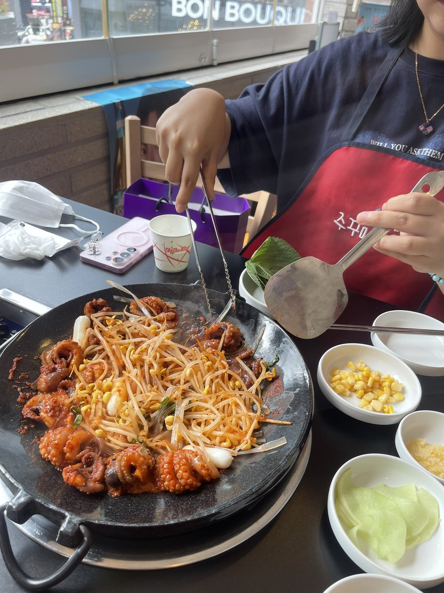 mino_2888's tweet photo. 最終日、チュクミ、クランチチーズケーキ、機内食！ただいま日本 https://t.co/vcaLwNWWJ1
