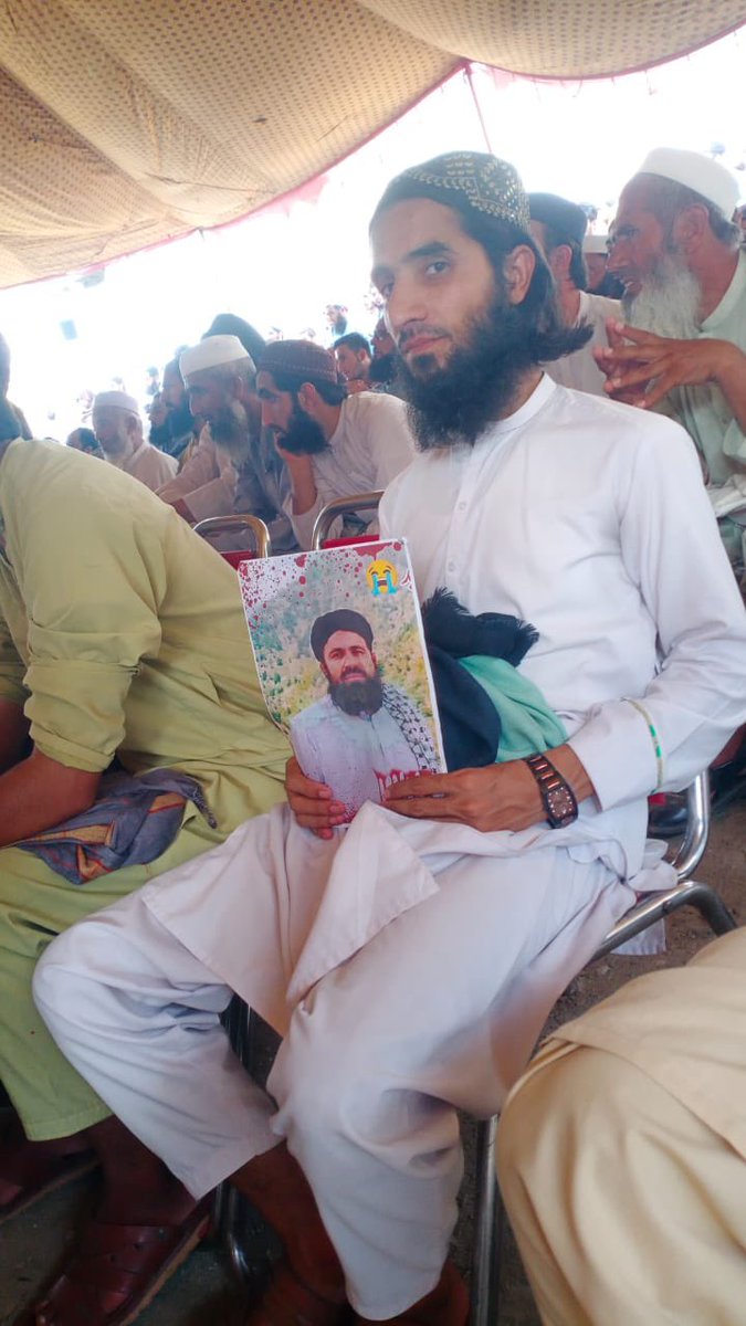 Himaytullah4's tweet photo. قربانیاں راستے کو مشکل ضرور بناتی ہیں، مگر عزم کو ختم نہیں کرتیں۔
ہم نے اپنے شہداء کو آنسوؤں کے ساتھ یاد کیا ہے۔
مگر امن، خدمت اور عوام کی آواز کے سفر کو جاری رکھا ہے۔
کیونکہ ہمارا کام اور ہماری ذمہ داری کبھی ختم نہیں ہوتی۔

#سالار_امن_مولانا
#شہدائےجمعیت_باجوڑ
#پیغام_امن_جمعیت
#عوام_کو_جینے_دو
#ابابیلوں_کا_شکریہ