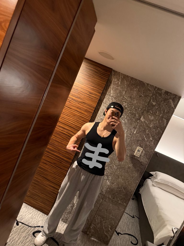 NYUR7C's tweet photo. we love you with or without your abs 🥺💜 https://t.co/7CH9EF3433