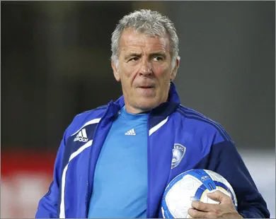 1SMi_'s tweet photo. اكثر نادي تعرض لمثل هالاحداث هو الهلال، نتابع المشهد الرياضي من سنوات طويلة نقدر نألف كتاب لكل الاحداث اللي صارت للهلال وكلها قصص كبرى ومعروفة..

— المدرب غيرتس في يوم وليلة غادر للمغرب وترك الهلال
— كوزمين وطرده بعد النهائي بيوم او يومين
— كالون هلالي بالمطار فجاه طار للاتحاد
— جيسوس موسم 2019 والاقالة المفاجئة
— رحيل سعود عبدالحميد المفاجئ
— ابعاد سامي الجابر من رئاسة الهلال
— باكيتا وموضوع الهلال والمنتخب
— جيسوس ومحاوله هروبه للبرازيل 2025

هذي مشاهد بسيطة نتذكر تفاصيلها رغم مرور اكثر من 22-23 سنه على بعض الاحداث مع ذلك تظهر اصوات تقول الهلال ماتعرض لاي ظروف او نكسات، والله شي جنوني!😅