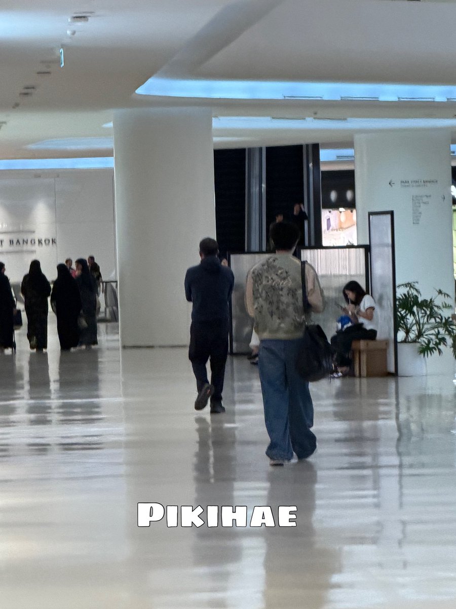pikihae's tweet photo. ไปต่อข้อให้จริงค่ะ วันนี้เลย🫠(ไม่เรียลไทม์นะคะ) ไป shop chanel ค่ะ ไม่กล้าทักค่ะ ให้เวลาส่วนตัวค่ะ อภิชาตแฟนค่ะ บุญของน้องนิวแล้วลูกกกก ส่วนแม่ลาไปฟินค่ะ😳#ZeeNuNew #WithatXNunew https://t.co/TZaYvAdTid