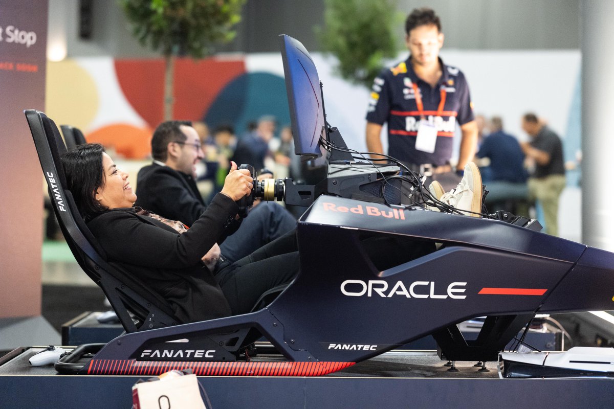 marcmanuel's tweet photo. The AI World Hub is your one-stop shop to see demos, meet experts, catch live programming, and take part in hands-on experiences. Join Oracle at #AIWorld from October 25-28! https://t.co/ecu06YNWGr https://t.co/Cg10XaCJCq
