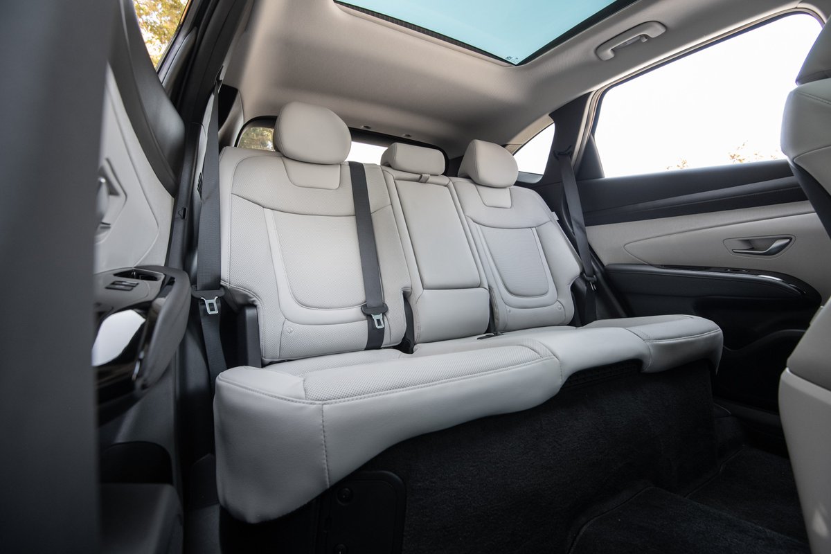 tabpr's tweet photo. Este SUV híbrido ganó un premio que la mayoría de las familias latinas ni sabe que existe 👀 y ya van CUATRO veces. Si tienes chamacos y andas buscando carro, esto te va a ahorrar más de un dolor de cabeza (y de bolsillo) 🚗👶
https://t.co/Pu7jEF0FuU https://t.co/wRIYODar67