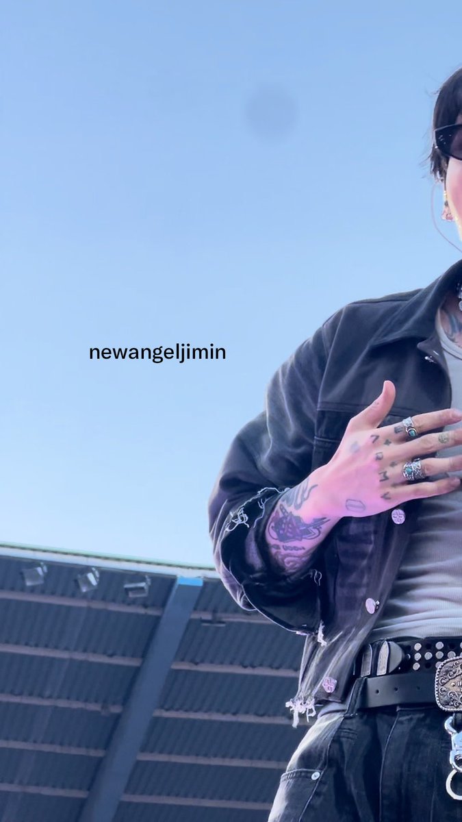 newangeljimin's tweet photo. ready to share my prized possession.. my jungkook hands pics https://t.co/uOTAmZUSxk