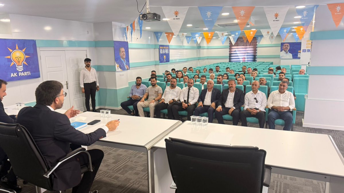 AkPartiSiirt's tweet photo. İl Başkanımız Sn. @AvHekimGider ile İl Gençlik Kolları Başkanımız Sn. @mrtgul34 ’ün katılımlarıyla, ilk haftalık olağan İl Yönetim Kurulu toplantımızı gerçekleştirdik.

Toplantımızda teşkilat çalışmalarımızı değerlendirerek önümüzdeki döneme ilişkin istişarelerde bulunduk.

Toplantımızın ilimize, teşkilatımıza ve davamıza hayırlara vesile olmasını diliyoruz.