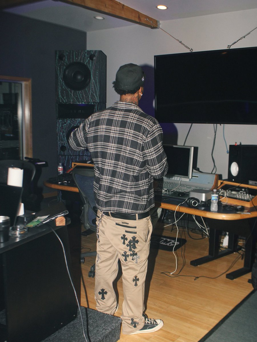 wavecheckers's tweet photo. Moneybagg Yo in Malibu steppin 🔥 https://t.co/zulB00eviE