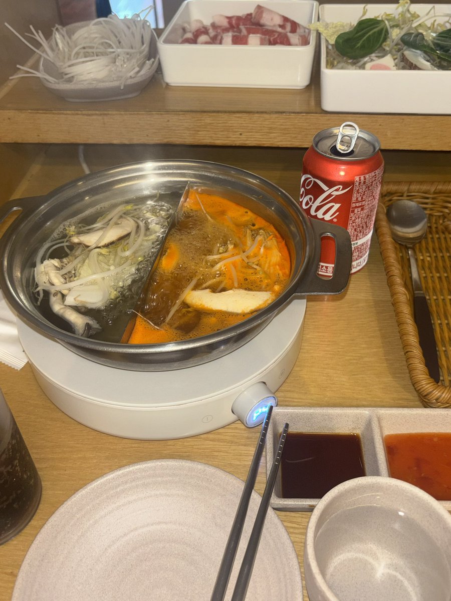 Yyangyeyo's tweet photo. ㅈㄴ맛잇네 https://t.co/SWUxkRf3S1