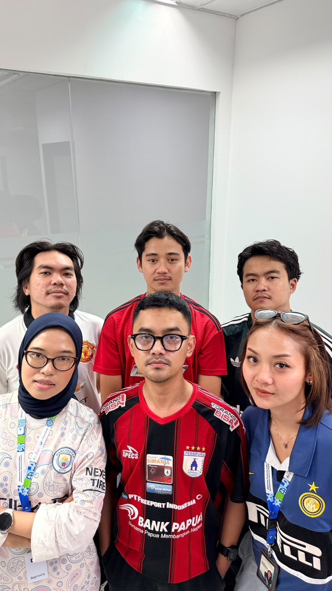 fikrithedude's tweet photo. Jersey day ⚽️ https://t.co/DMEN0a6Oly